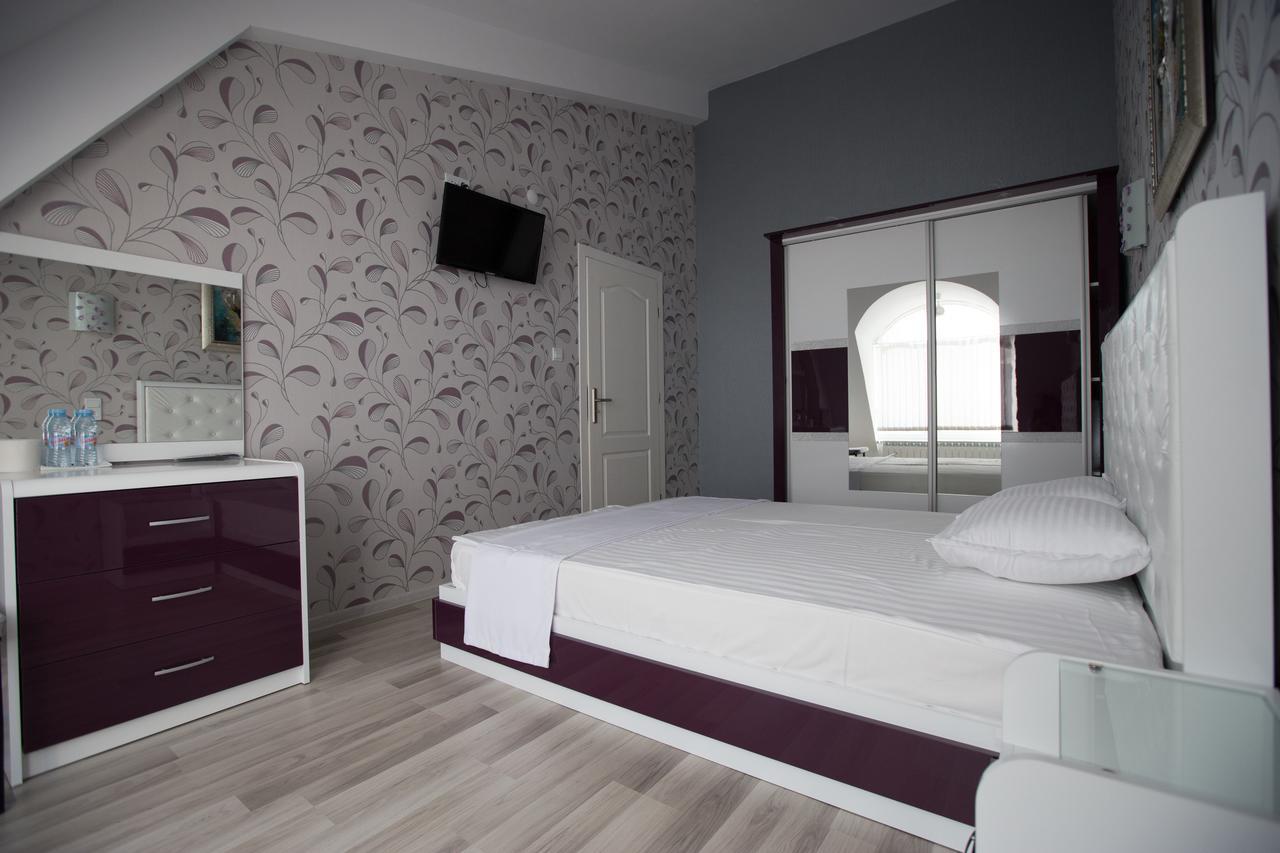 Apart Hotel Central Momchilgrad Ngoại thất bức ảnh