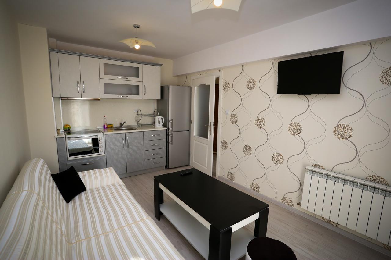 Apart Hotel Central Momchilgrad Ngoại thất bức ảnh