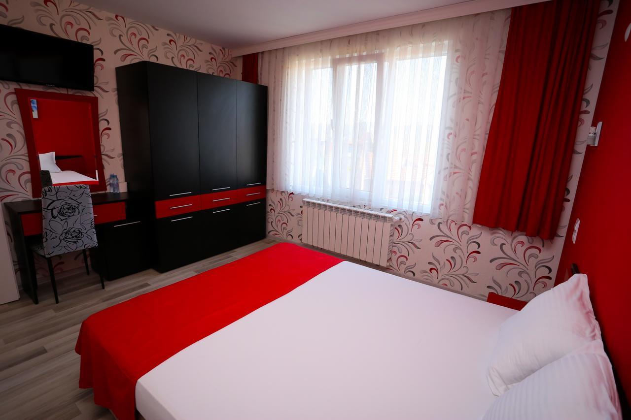 Apart Hotel Central Momchilgrad Ngoại thất bức ảnh